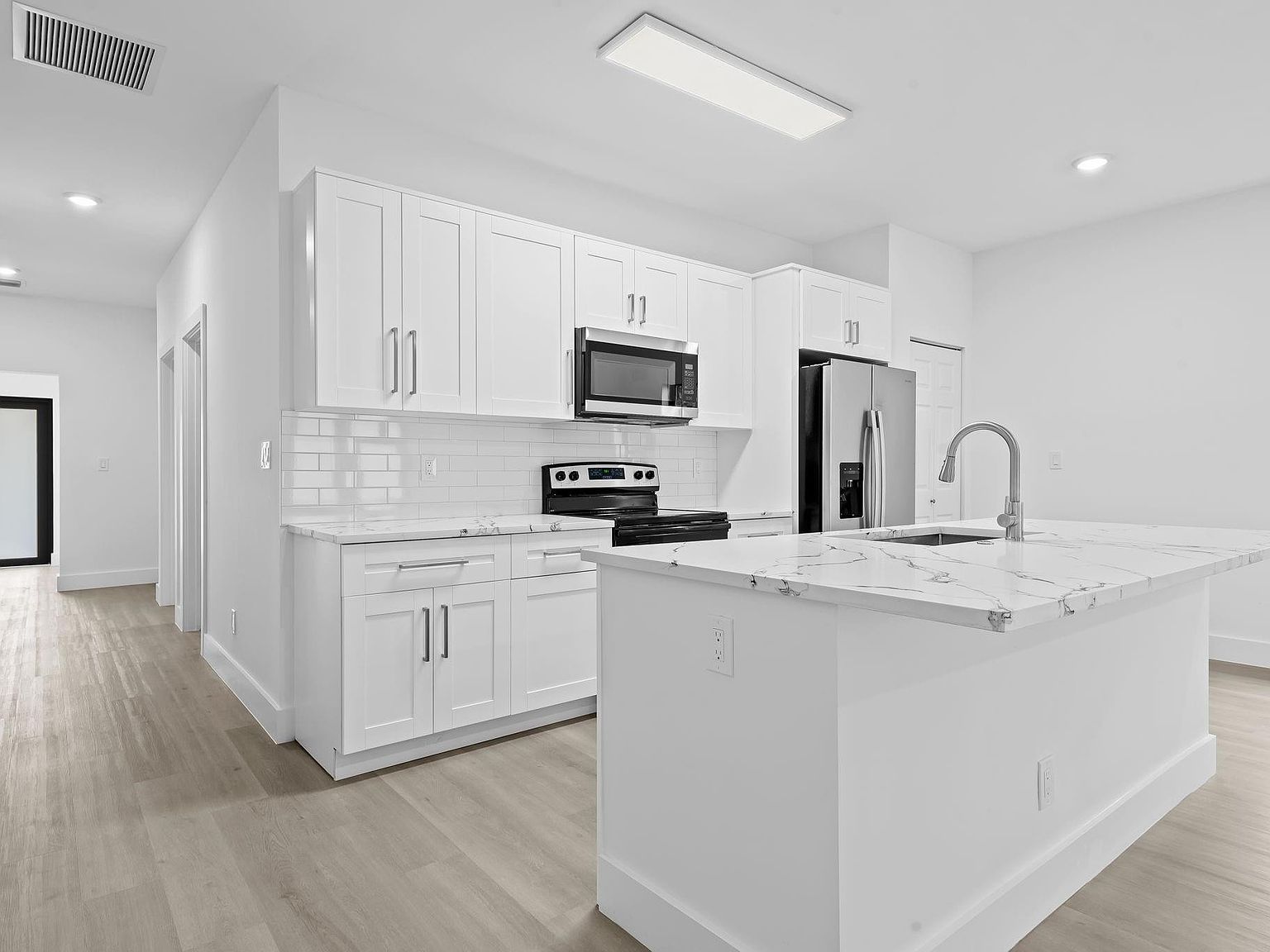 2810 NW 7th St Fort Lauderdale, FL 33311 - Thumbnail 3