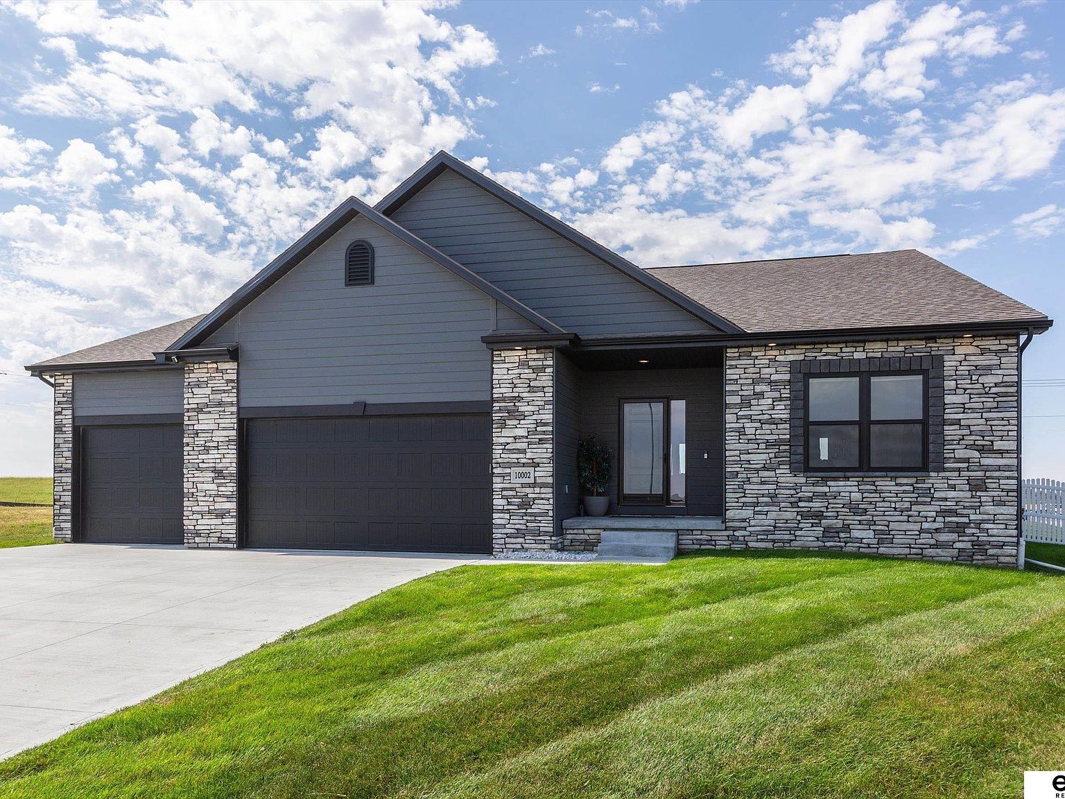 10002 S 191st Ave Omaha, NE 68136 - Thumbnail 3