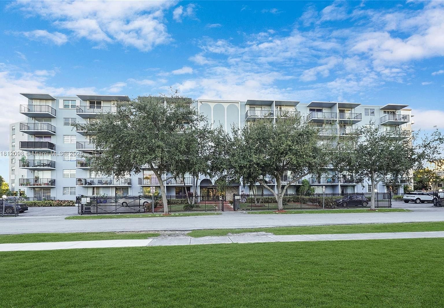 12500 NE 15th Ave APT 402 North Miami, FL 33161 - Thumbnail 3