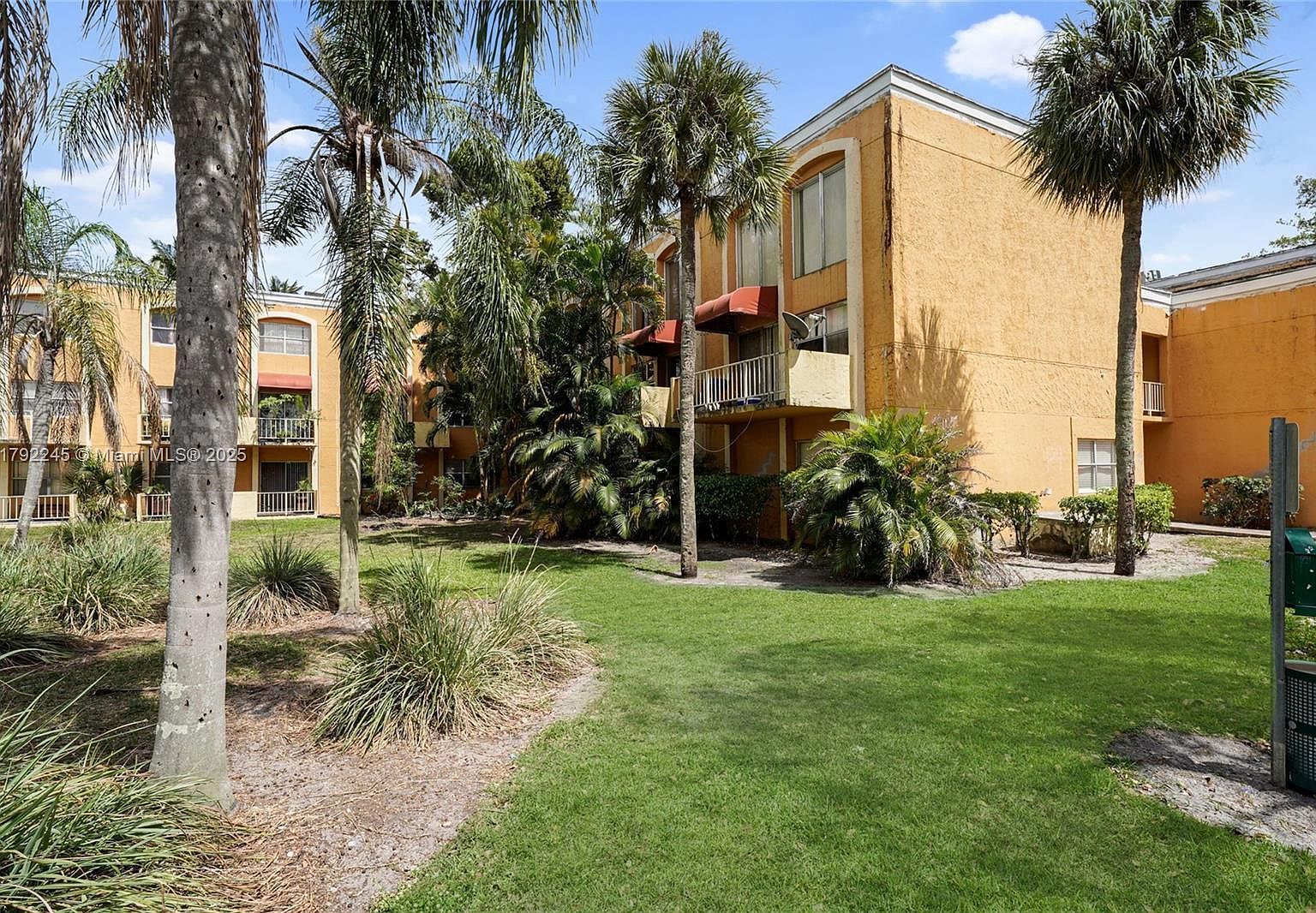 17911 NW 68th Ave APT P208 Hialeah, FL 33015 - Thumbnail 3