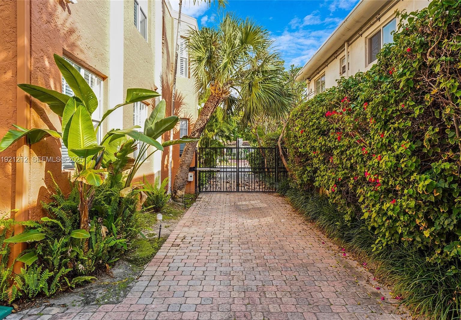 2870 Pine Tree Dr APT 3 Miami Beach, FL 33140 - Thumbnail 3