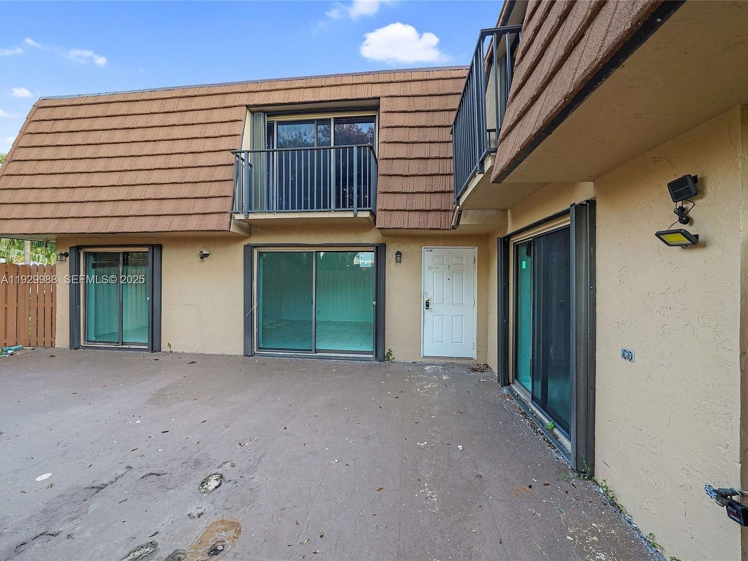 2565 Garden Ct Hollywood, FL 33026 - Thumbnail 3