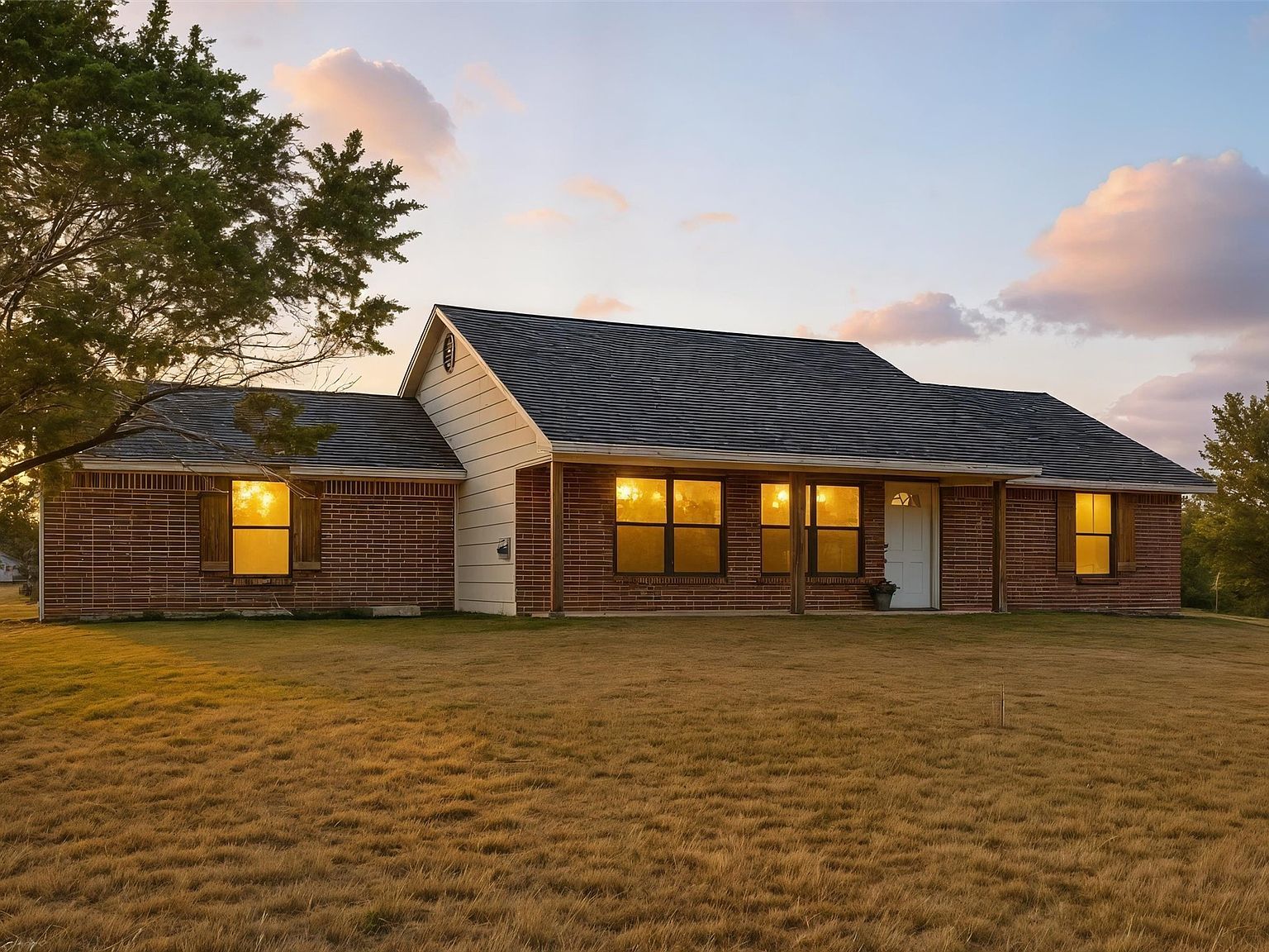 900 Bandera Trl Granbury, TX 76048 - Thumbnail 3