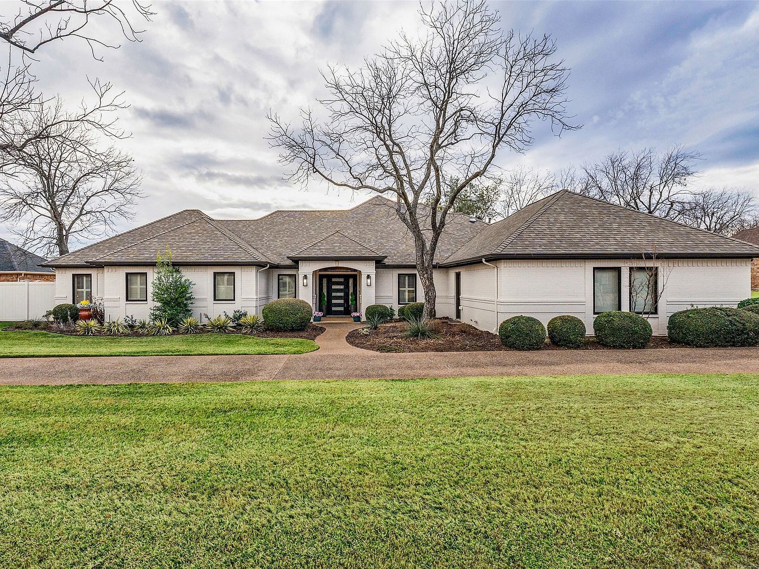 5605 Flagstick Dr Granbury, TX 76049 - Thumbnail 3