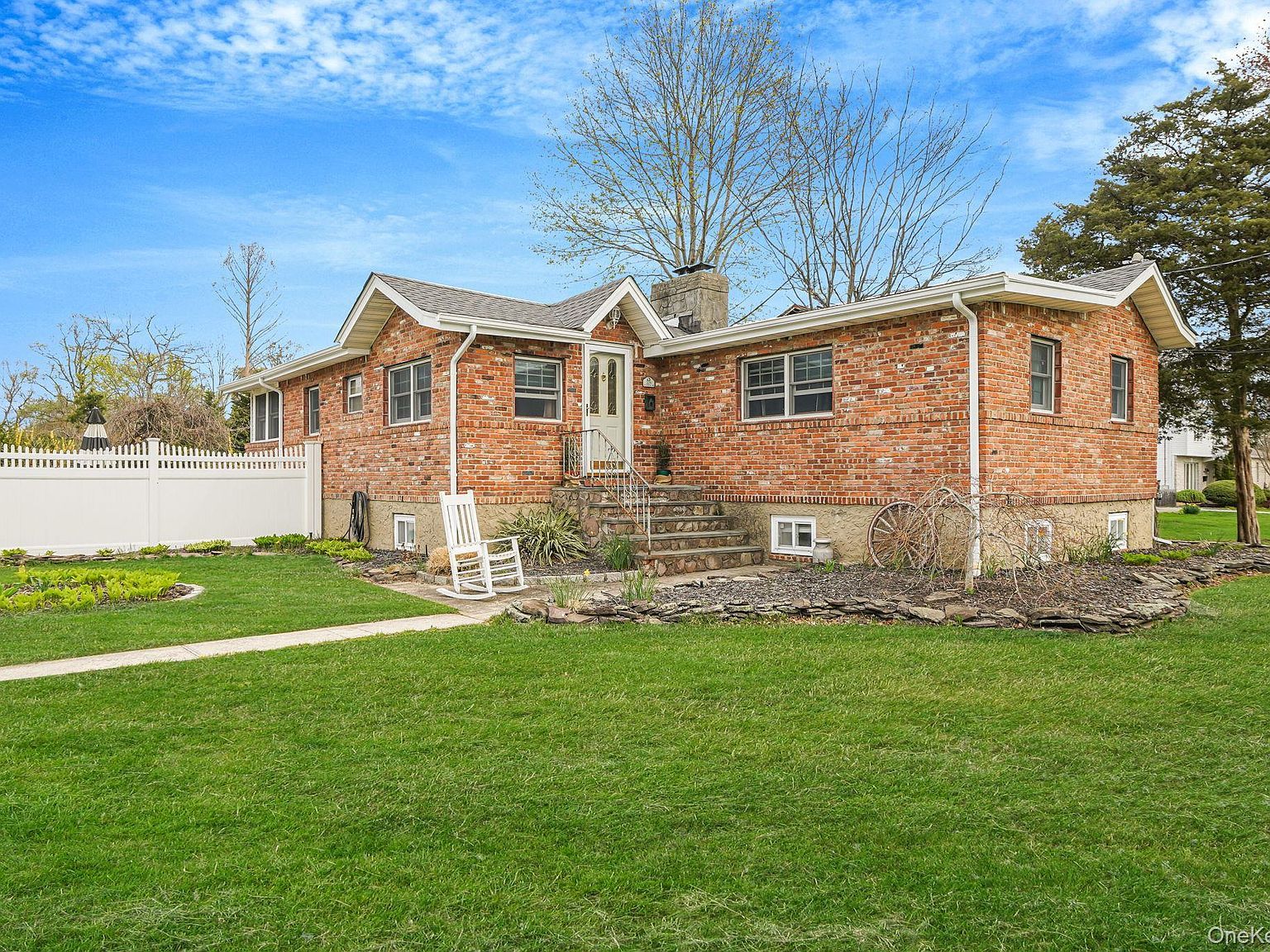 229 4th St Saint James, NY 11780 - Thumbnail 3
