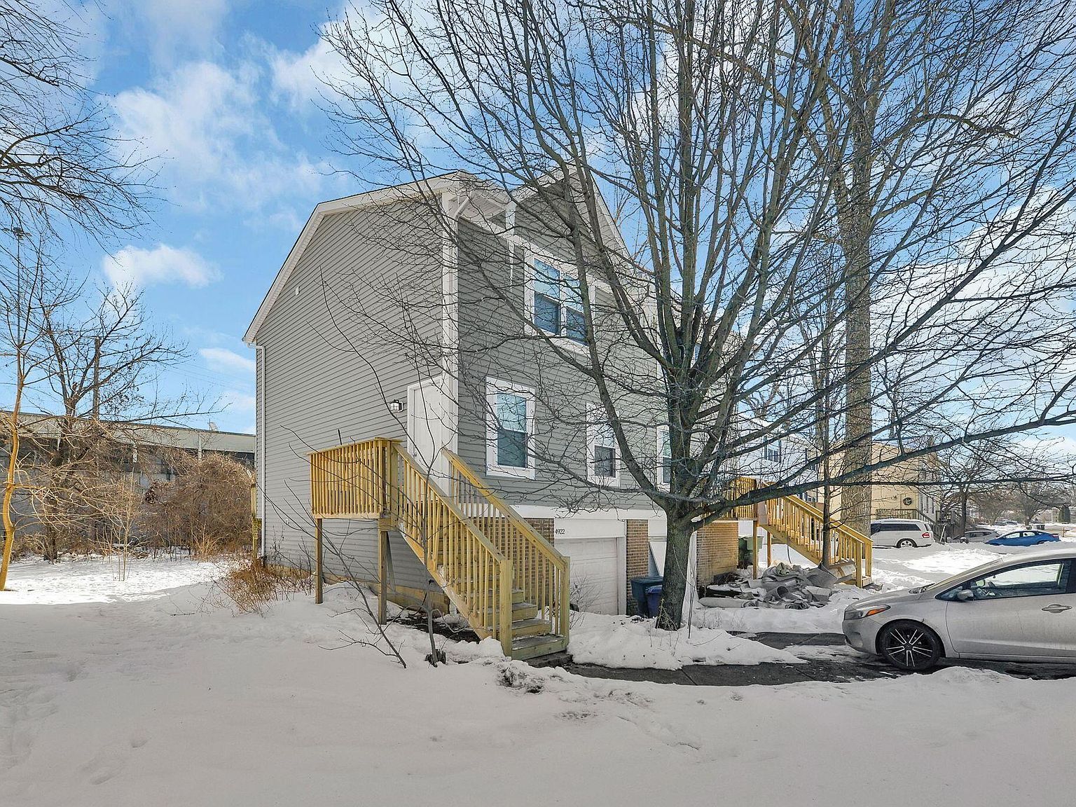 4920-4922 Magnolia Blossom Blvd Columbus, OH 43230 - Thumbnail 3