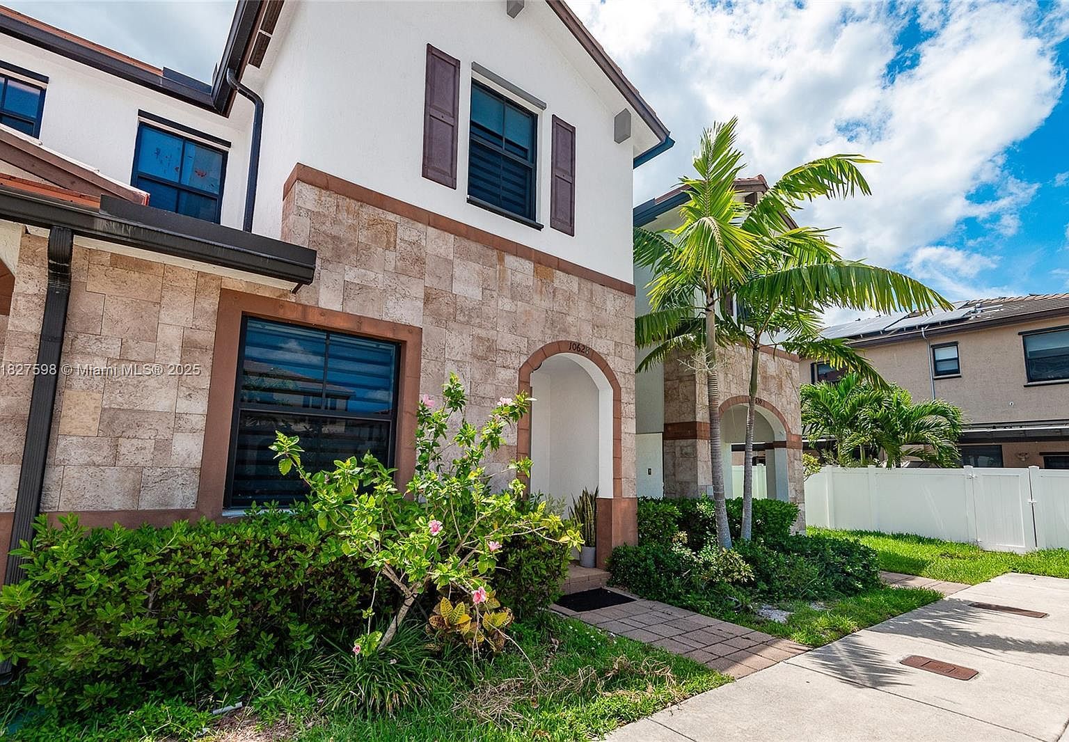 10628 W 33rd Way Hialeah, FL 33018 - Thumbnail 3