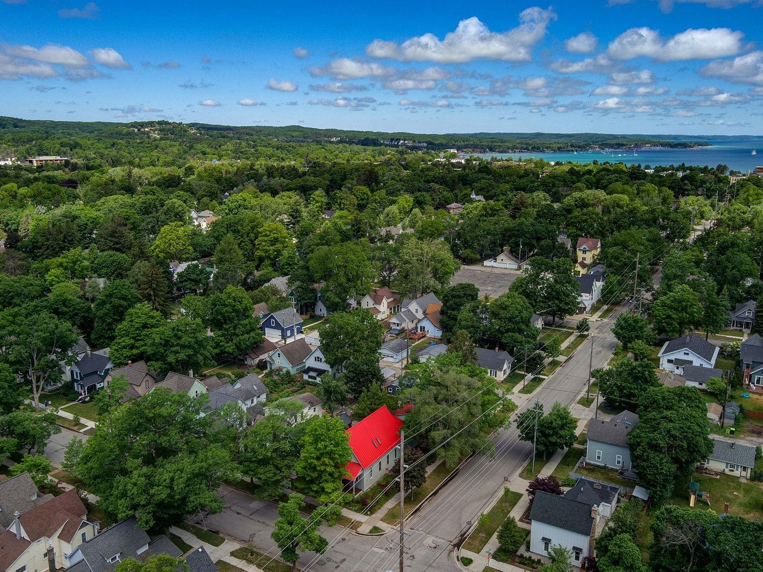 402 W 10th St Traverse City, MI 49684 - Thumbnail 3