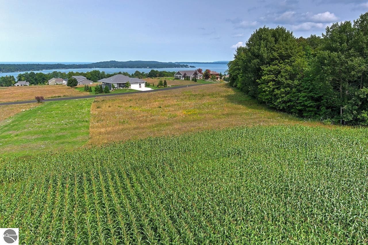 N Hoeft Rd Lake Leelanau, MI 49653 - Thumbnail 3