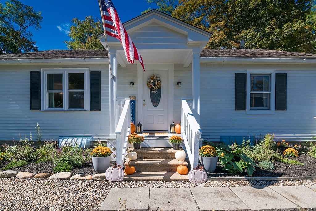 82 Comins Pond Rd Warren, MA 01083 - Thumbnail 3