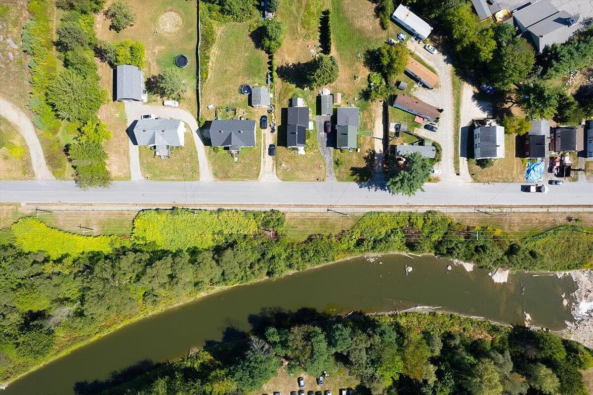 13 Saint Ann St Lisbon, ME 04250 - Thumbnail 3