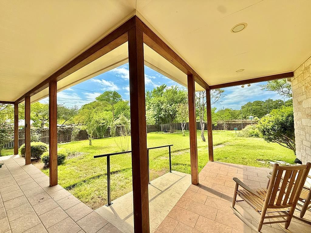 802 Avenue C Fredericksburg, TX 78624 - Thumbnail 3