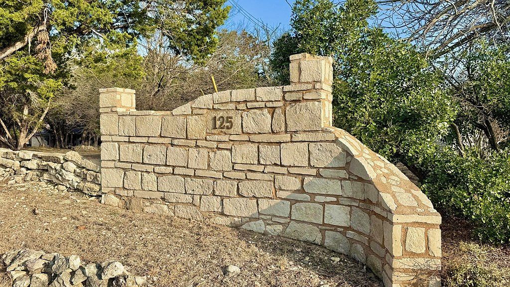 125 Catalina Ct Kerrville, TX 78028 - Thumbnail 3