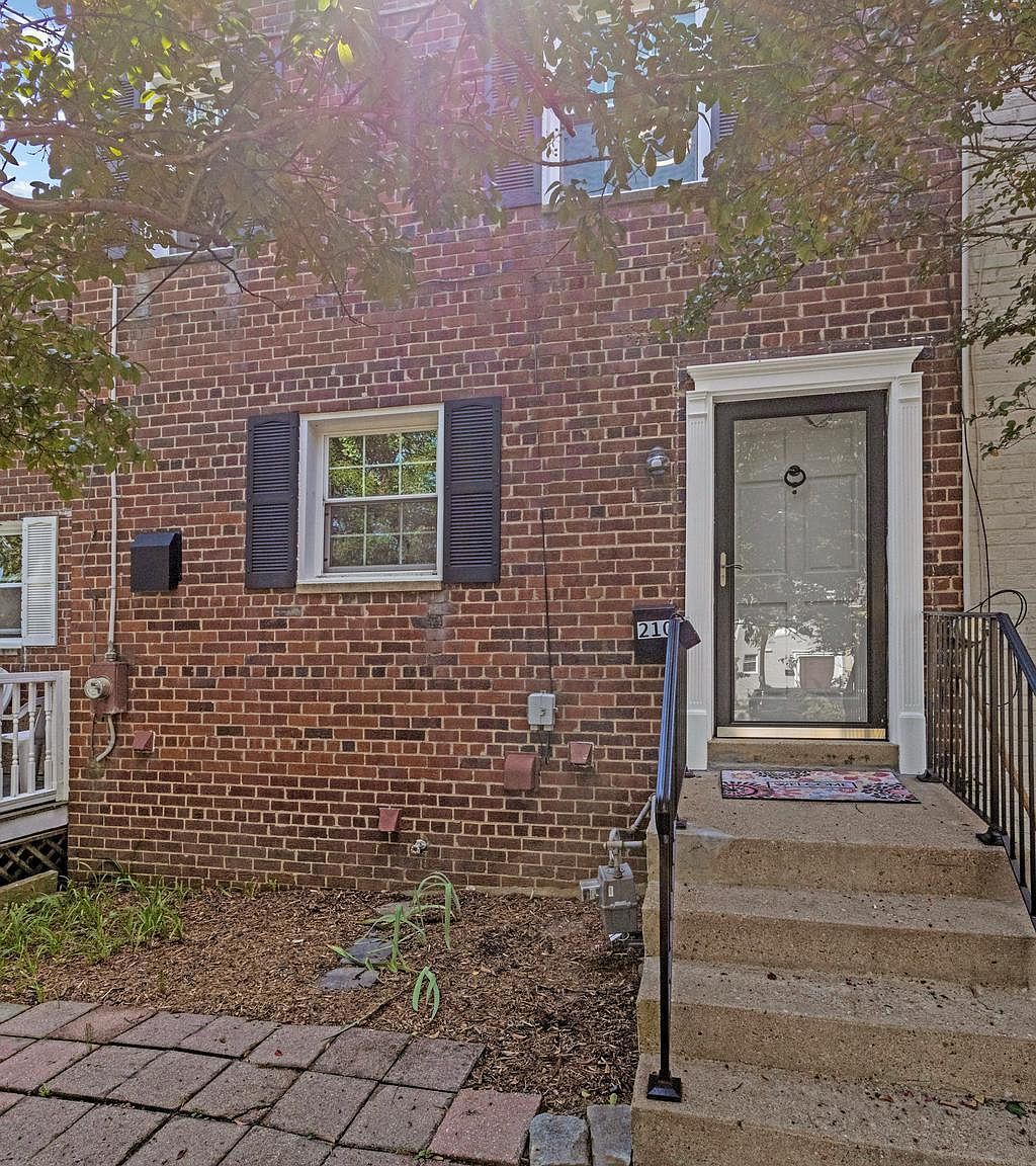 210 Aspen St Alexandria, VA 22305 - Thumbnail 3