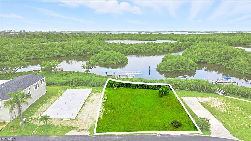 4769 Tahiti Dr Bonita Springs, FL 34134 - Thumbnail 3