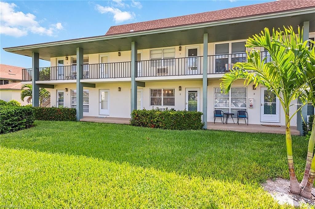 235 Seaview Ct APT B2 Marco Island, FL 34145 - Thumbnail 3