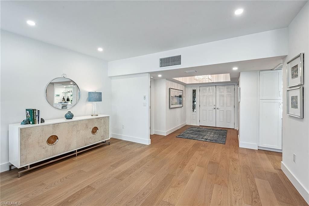 4031 Gulf Shore Blvd N APT 22 Naples, FL 34103 - Thumbnail 3