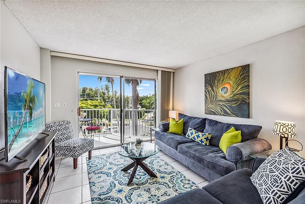 1300 Gulf Shore Blvd N APT 407 Naples, FL 34102 - Thumbnail 3