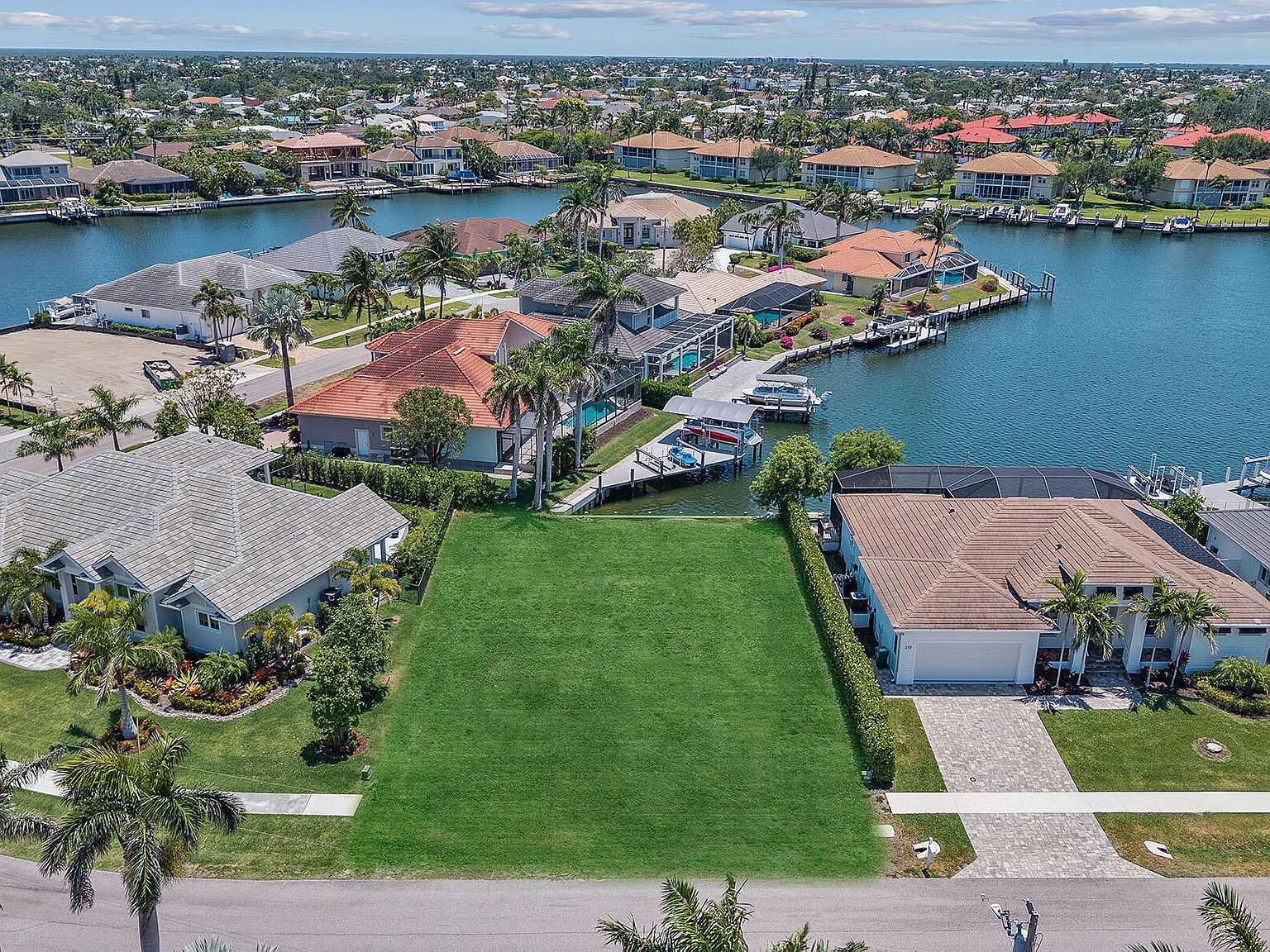 269 Bass Ct Marco Island, FL 34145 - Thumbnail 3