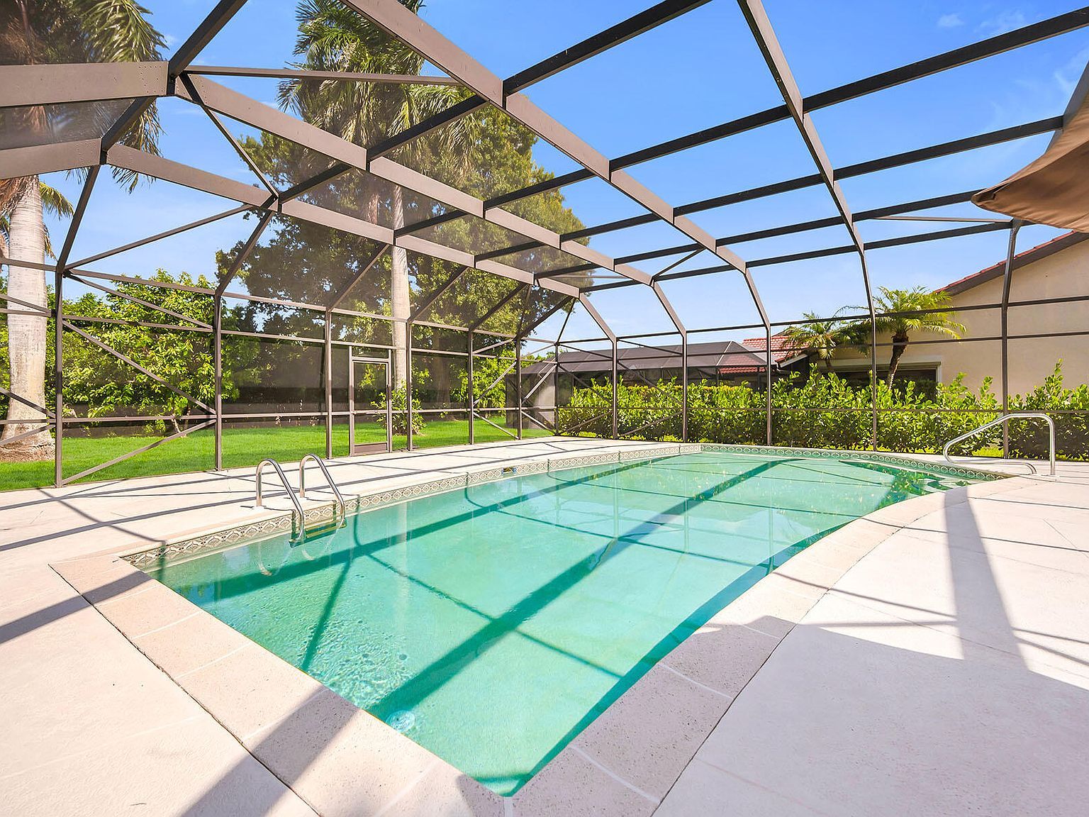 581 Country Walk Ct Naples, FL 34104 - Thumbnail 3