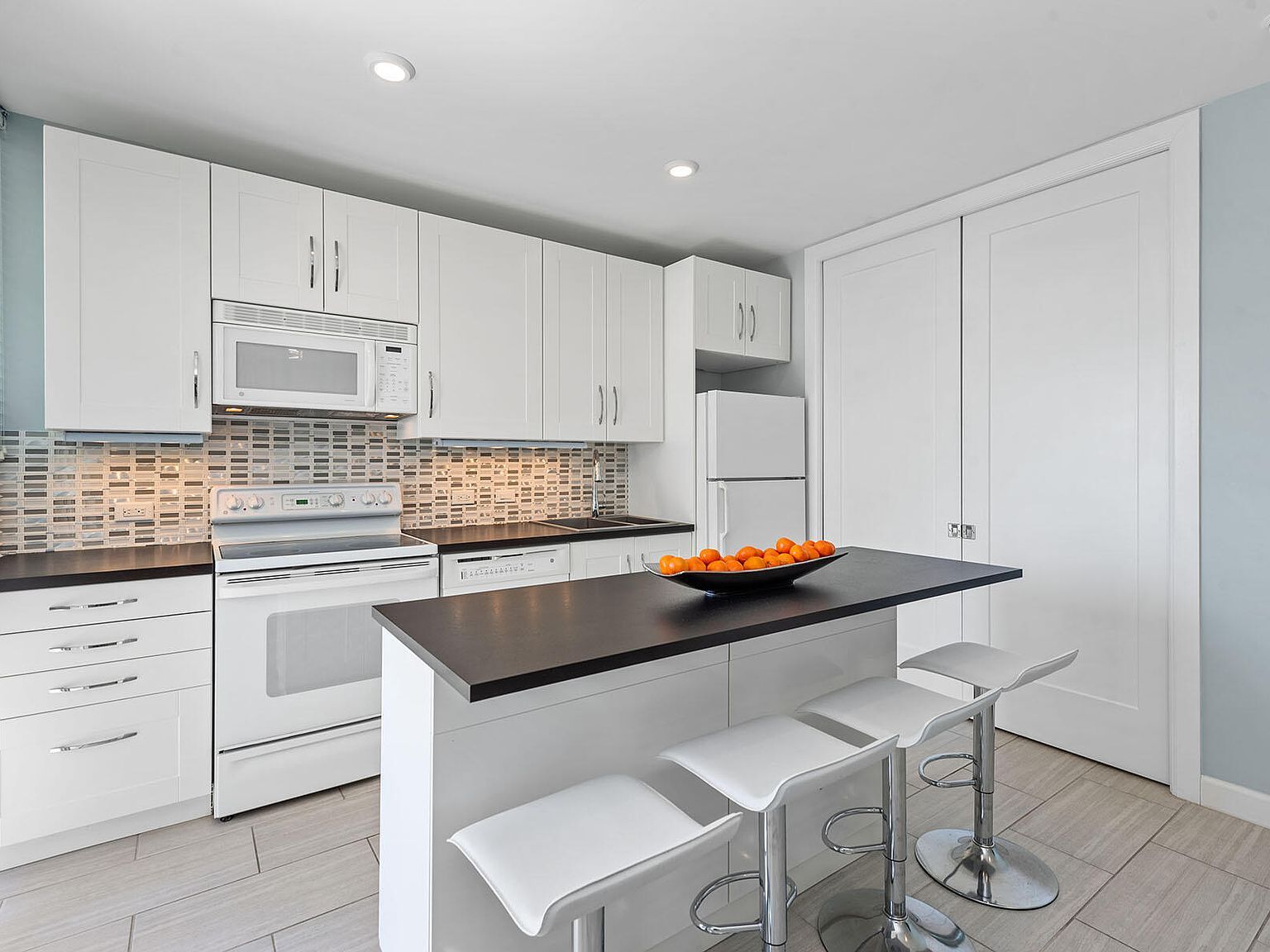 220 Seaview Ct APT 216 Marco Island, FL 34145 - Thumbnail 3