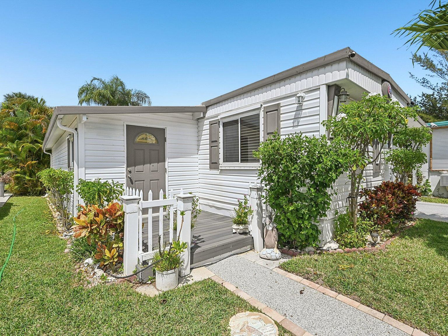 4756 NE Blue Heron Ln Jensen Beach, FL 34957 - Thumbnail 3