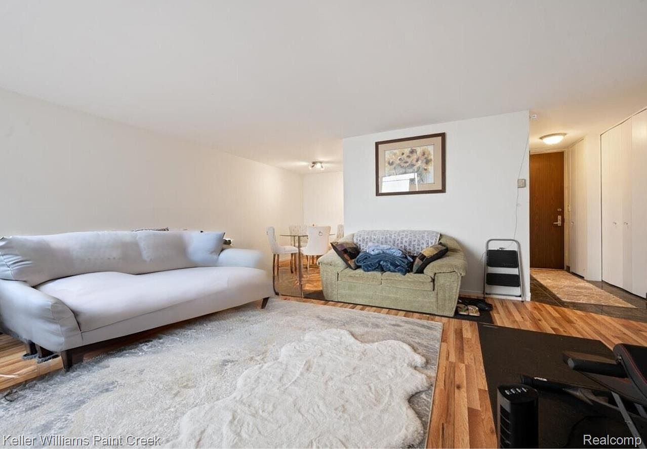 8200 E Jefferson Ave APT 1802 Detroit, MI 48214 - Thumbnail 3