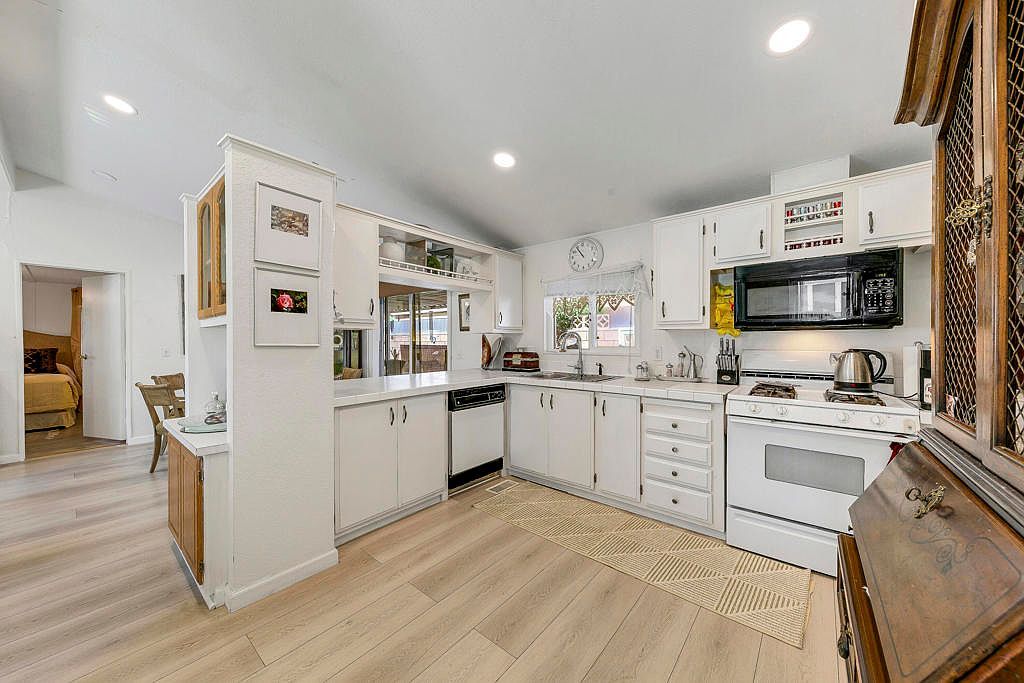 81641 Avenue 48 Space 45 Indio, CA 92201 - Thumbnail 3