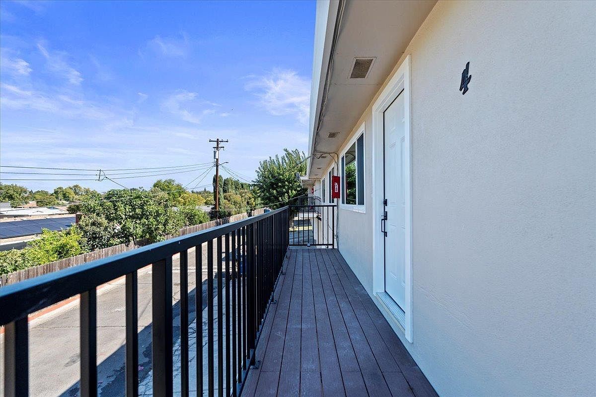 4521 Greenholme Dr APT 4 Sacramento, CA 95842 - Thumbnail 3