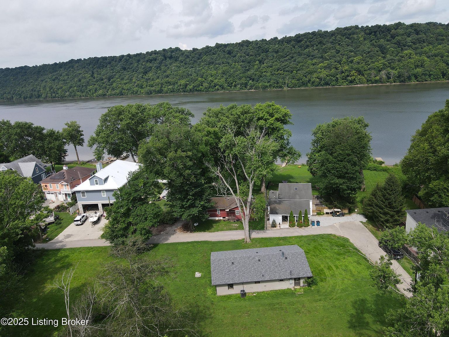 6320 Jefferson St Westport, KY 40077 - Thumbnail 3