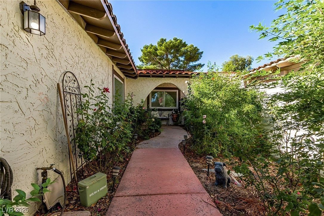 2216 Plaza Del Robles Las Vegas, NV 89102 - Thumbnail 3