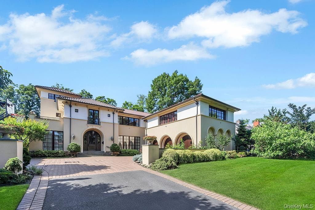 48 Nassau Dr Great Neck, NY 11021 - Thumbnail 3