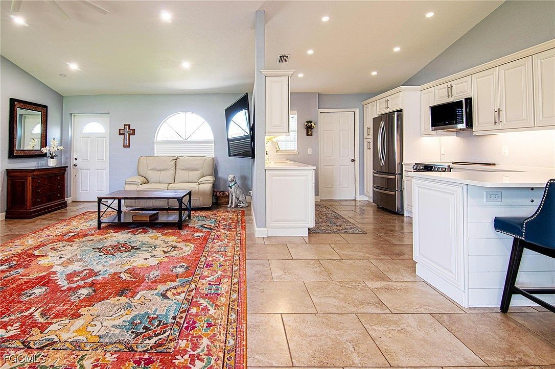 510 SW 26th Ter Cape Coral, FL 33914 - Thumbnail 3