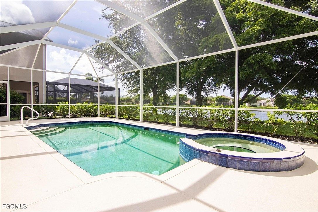 2550 Verdmont Ct Cape Coral, FL 33991 - Thumbnail 3