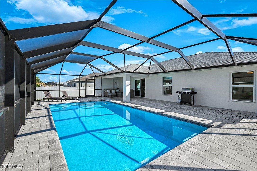 327 NW 23rd St Cape Coral, FL 33993 - Thumbnail 3