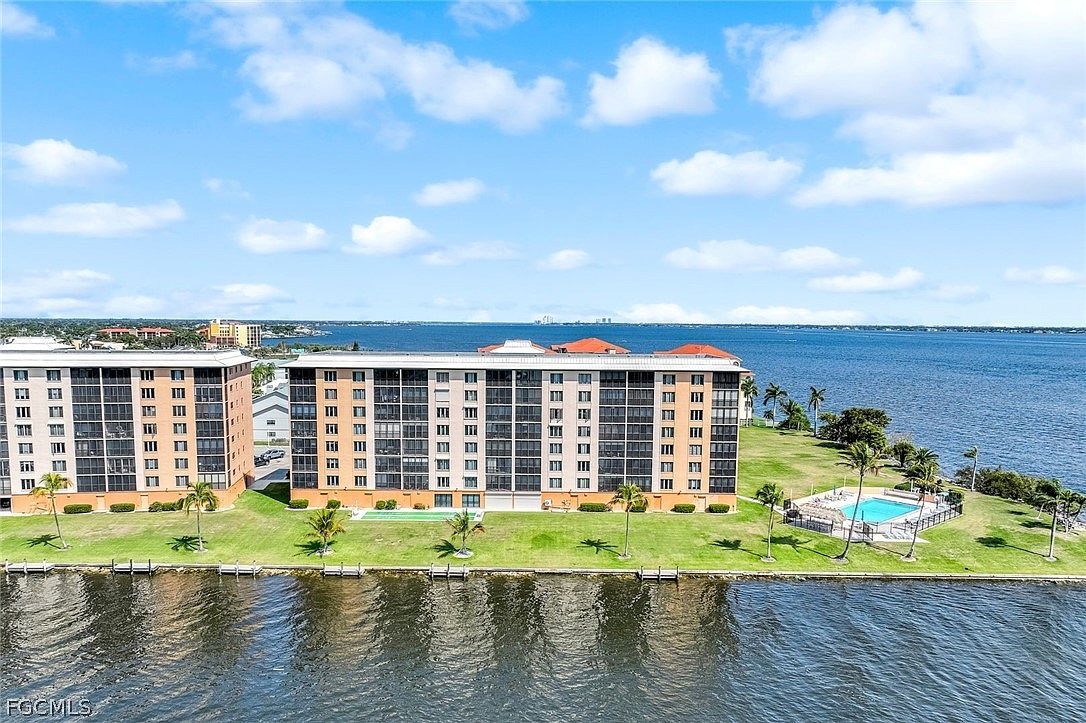 4280 SE 20th Pl APT 703 Cape Coral, FL 33904 - Thumbnail 3