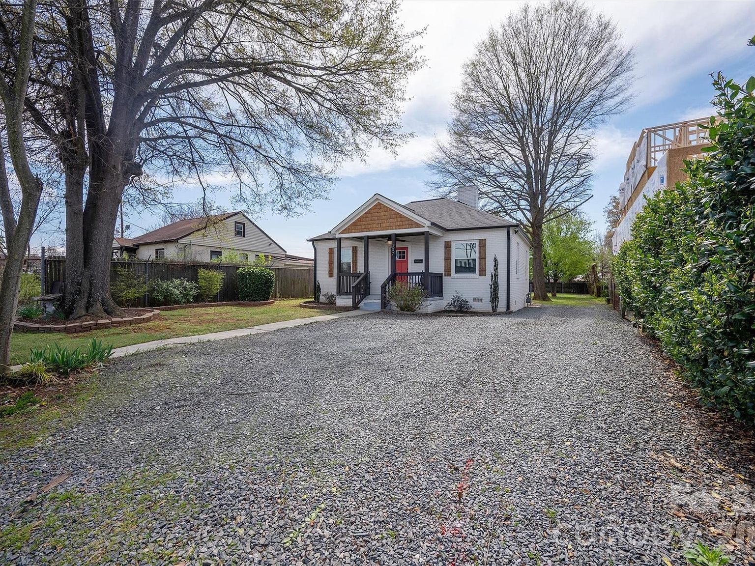 307 E Peterson Dr Charlotte, NC 28217 - Thumbnail 3