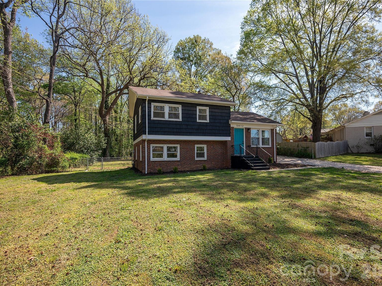 5412 Milhaven Ln Charlotte, NC 28269 - Thumbnail 3
