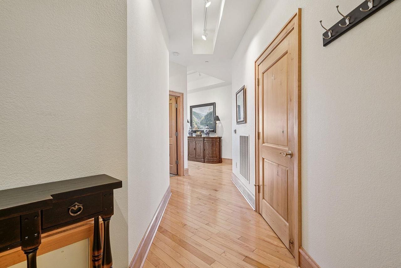 1313 N Franklin Pl APT 404 Milwaukee, WI 53202 - Thumbnail 3