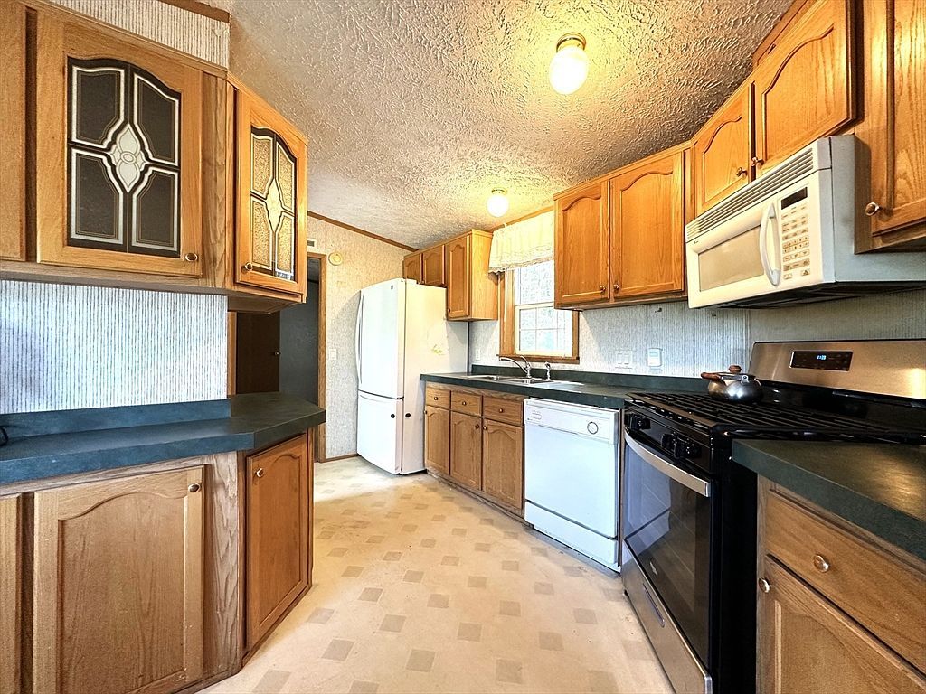 10 Eldorado Dr Marlborough, MA 01752 - Thumbnail 3