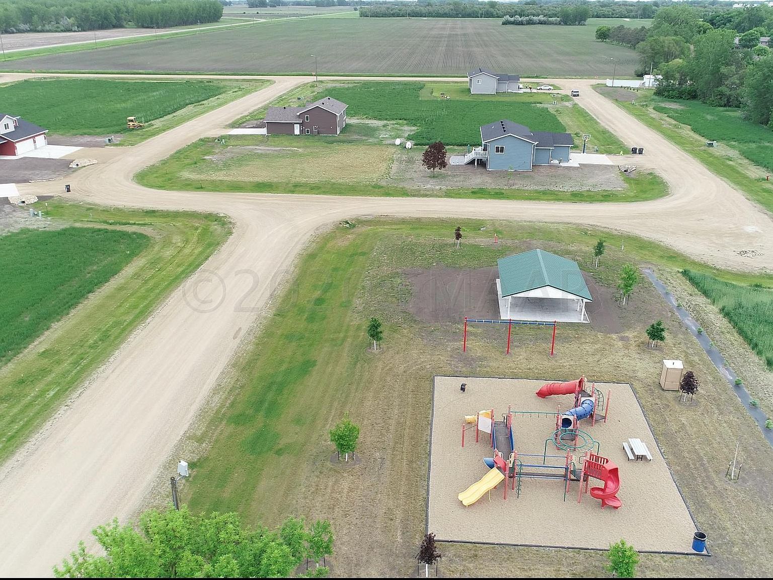 207 Pine Dr Hankinson, ND 58041 - Thumbnail 3