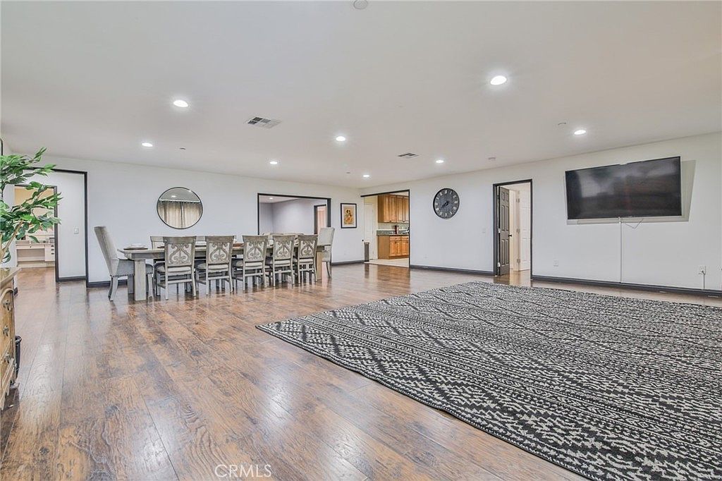 1019 W Arbutus St Compton, CA 90220 - Thumbnail 3