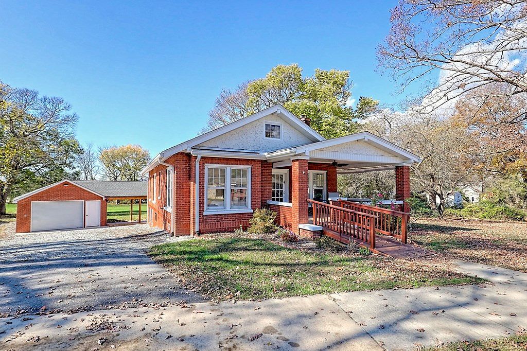 208 Bristol Ave Andrews, NC 28901 - Thumbnail 3