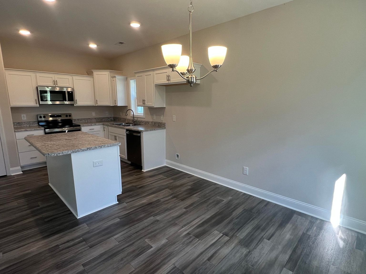 309 Starky Dr Richlands, NC 28574 - Thumbnail 3