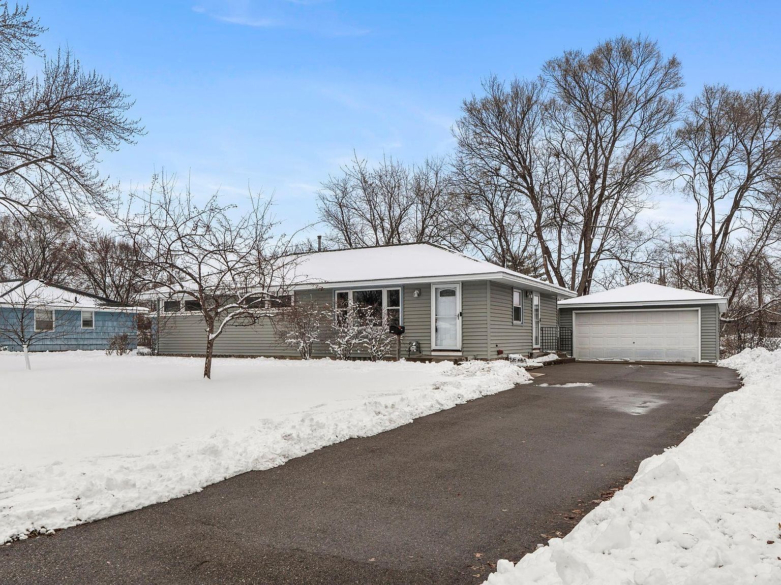 9701 Oakland Ave S Bloomington, MN 55420 - Thumbnail 3