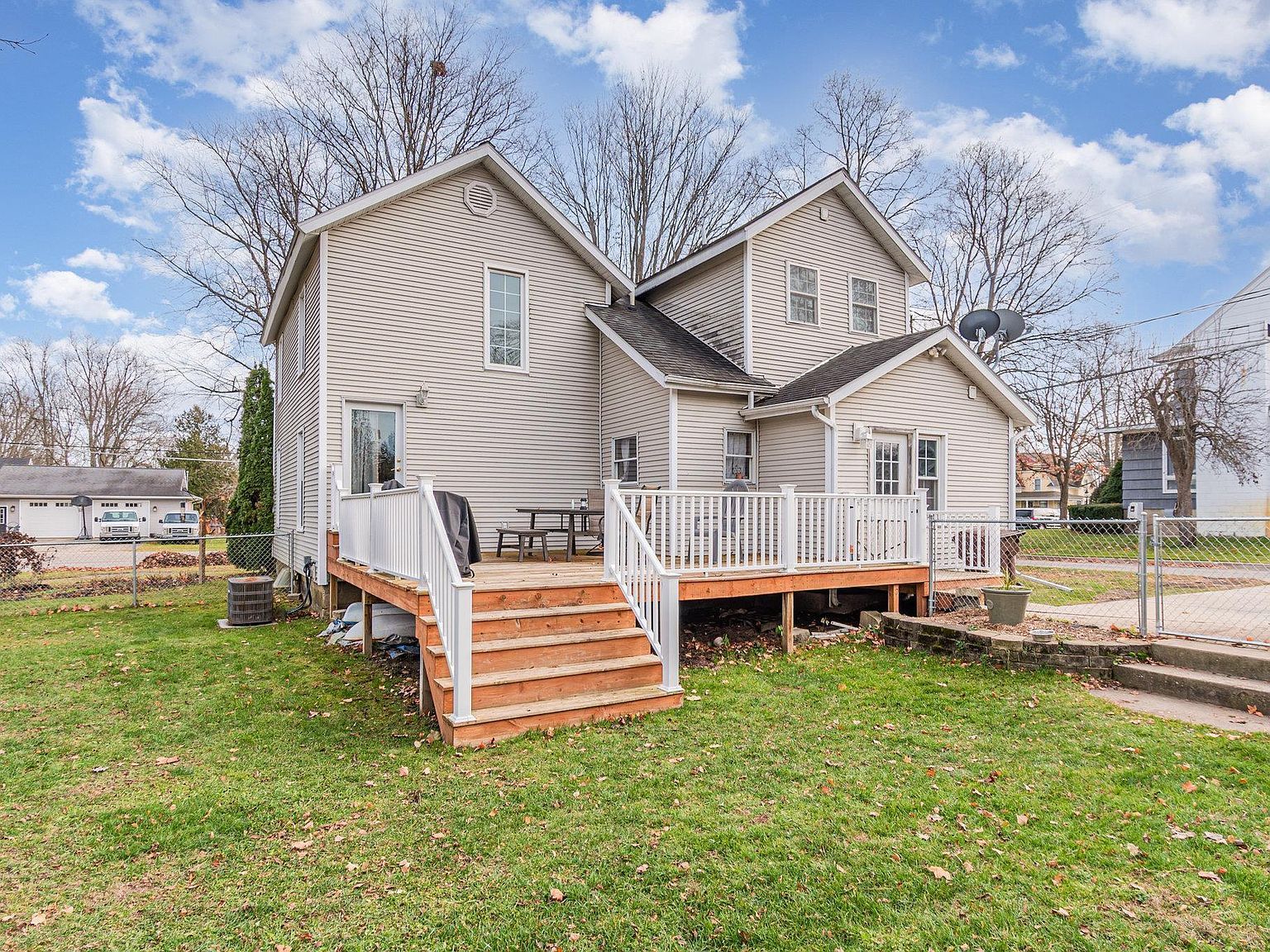 105 N 4th St Shepherd, MI 48883 - Thumbnail 3