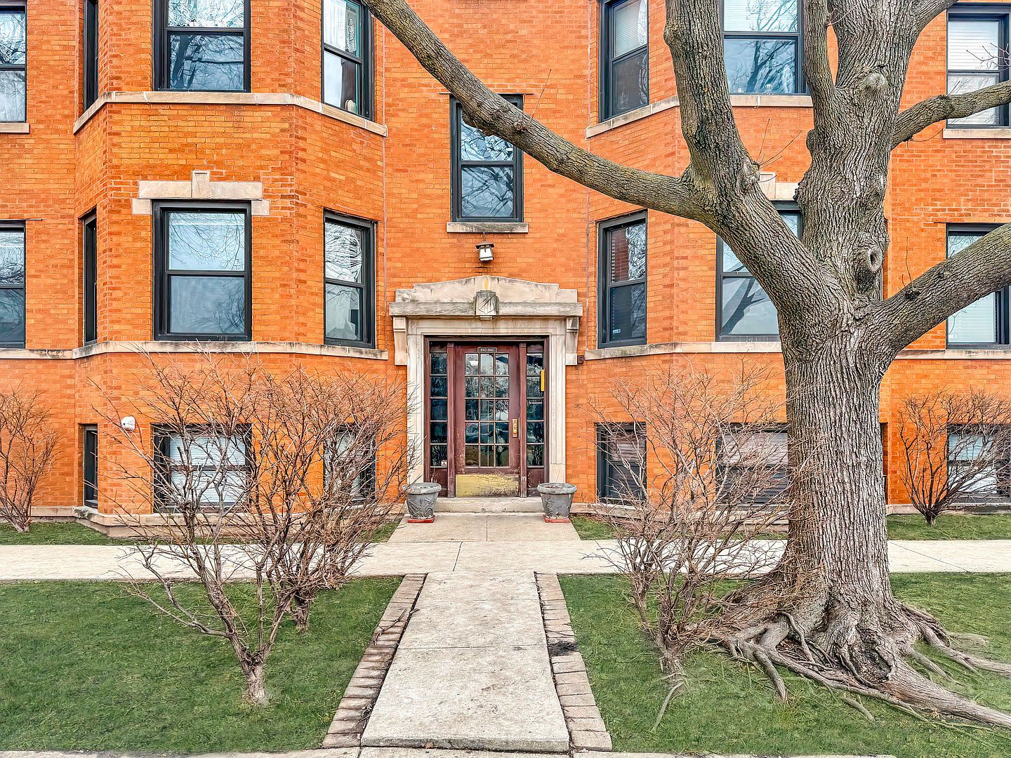 842 Wesley Ave APT 1 Oak Park, IL 60304 - Thumbnail 3