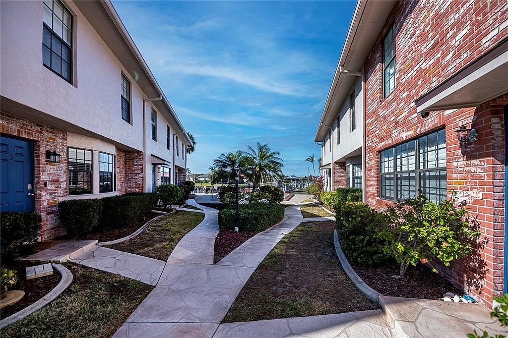 3335 Purple Martin Dr UNIT 6 Punta Gorda, FL 33950 - Thumbnail 3
