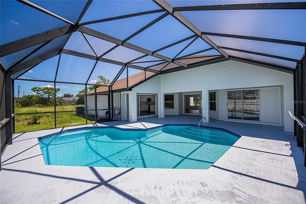 375 Waterside St Pt Charlotte, FL 33954 - Thumbnail 3