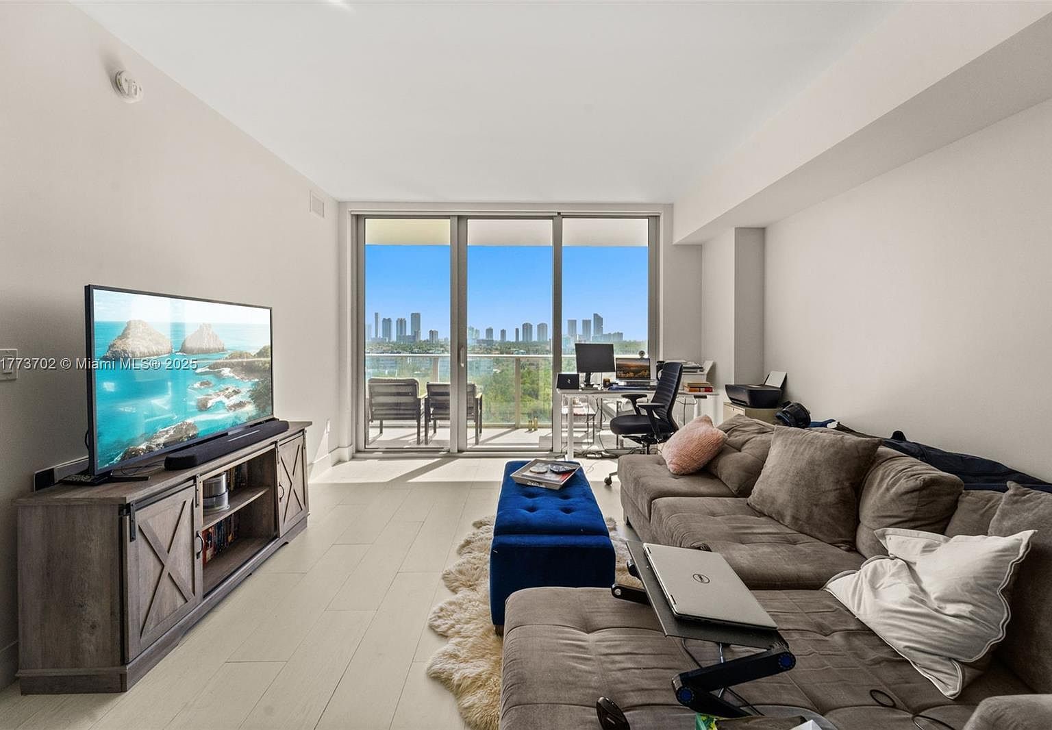 16385 Biscayne Blvd UNIT 1019 North Miami Beach, FL 33160 - Thumbnail 3